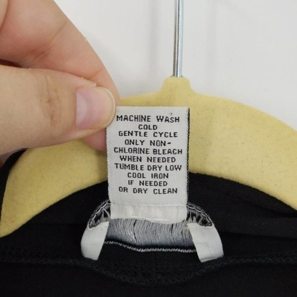 Carmen Marc Valvo Cross Drape Front 3/4 Ruched Sleeve Blouse Black Size Medium - Picture 5 of 5